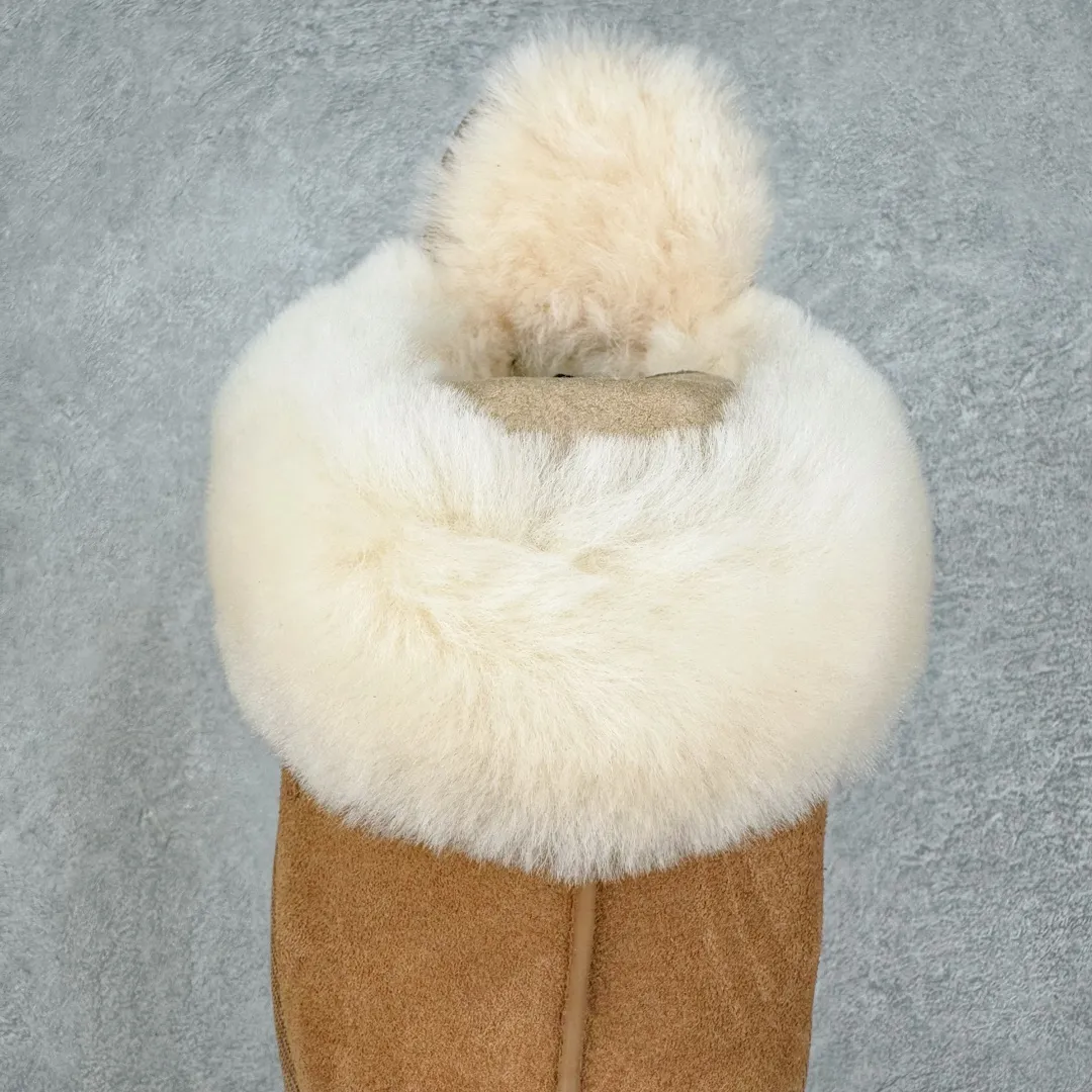 Pick up locally💰440 UGG 2550 Classic autumn and winter sheepskin and fur integrated snow boots. All shoes are made of ZP. Longfeng A-grade Australian imported sheepskin and fur integrated brand OEM production line. Fully follow the ZP process. OEM original pattern maker. Adhering to the principle of no original shoe development and selection. Pay attention to every detail. The most authentic version on the market. TREADLITE "light wing" technology outsole. Lightweight/durable/flexible/pile size: 35 36 37 38 39 40 41 Coding: by2936060